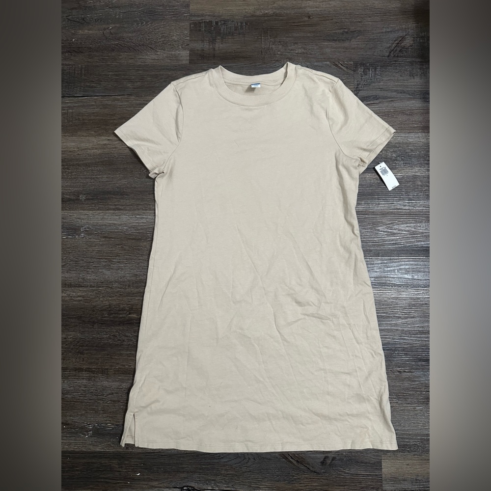 BNWT. Old Navy crew neck t-shirt dress. Cream. Size large.